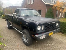 Dodge W200.