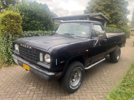 Dodge W200.