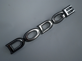 Embleem ; "DODGE" ( motorkap).