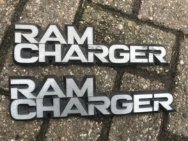 Embleem "ramcharger". (G)