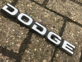 Embleem "DODGE" (motorkap)(G).