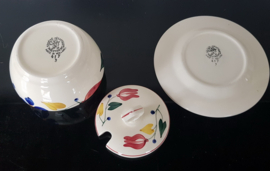 Boerenbont, decor 417. Soc. Ceramique . Jampotje met onderschotel.