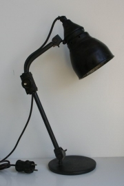 jaren 30 bureaulamp met bakelieten kap.