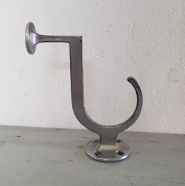 6 oude, grote kapstokhaken
