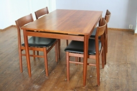 tafel en 4 stoelen van Formule.