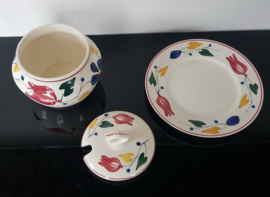 Boerenbont, decor 417. Soc. Ceramique . Jampotje met onderschotel.