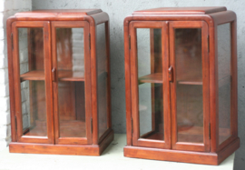 2 toonbankvitrines,  verzamelaars vitrines. art deco