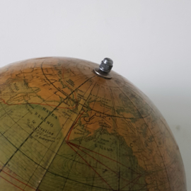 Vroege grote globe op bakelieten voet