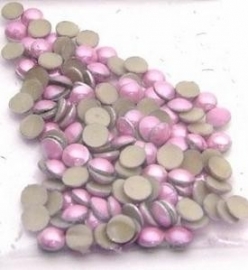 2mm domepearls rose  +/- 400 stuks