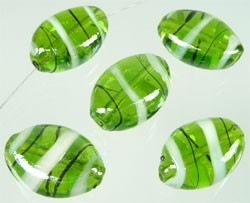 110292 Glas plat ovaal versierd met mooie glans ± 18,5x13,5mm (Groen)