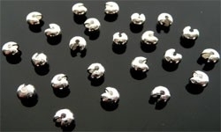 090369 Metaal kraal/klemmetje ± 5x3mm, voor `verstoppen` van knijpkraal (Zilverkleur)