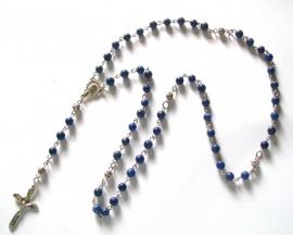 210096 Rozenkrans met 6mm lapis lazulli natuursteenkralen en crucifix