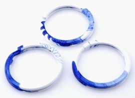 091005 Metalen sleutelhangerring rond bewerkt ± 30mm (Blauw/Wit)