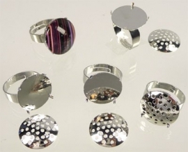 090599 Metalen vingerring met kastje voor kralen of ± 18mm plaksteen (in maat verstelbaar >= 18mm)