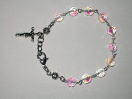 210145 Mooie rozenkrans-armband ab facet glaskralen met kruisje.