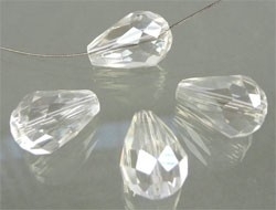 110124 Glas kristal druppel facet geslepen met mooie glans 15x10mm