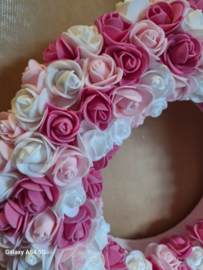 Roosjes krans roze