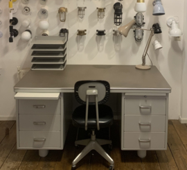 Vintage industrieel Ahrend Oda bureau (2x)