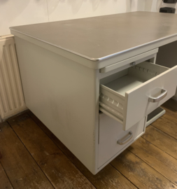 Vintage industrieel Ahrend Oda bureau (2x)