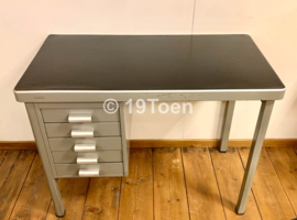 Industrieel vintage bureau Asmeta