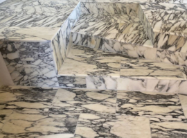 VERKOCHT  SHS  /  PARTIJ 23 m2 Vloertegel marmer Carrara Arabescato Corchia Striato 600x300x20 mm mat gezoet Prijs per m2
