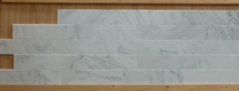 Wandtegel en vloertegel marmer  Bianco Carrara 305x73x10 mm Glanzend VISGRAAT Prijs per m2