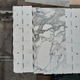 PARTIJ 18 m2 Vloertegel marmer Carrara Arabescato Corchia Venato 600x300x20 mm mat gezoet Prijs per m2