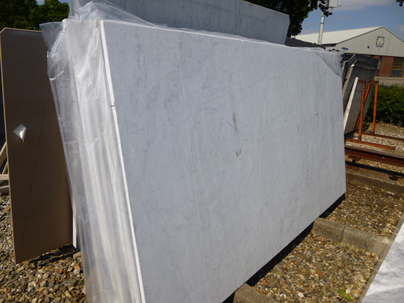 Maatwerk MARMER Bianco Carrara  type C mat gezoet in 2 cm dik  296x155 cm