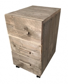 Ladeblok voor onder bureau van oud steigerhout met wielen en houten handgrepen