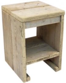 Krukje/nachtkastje van oud gebruikt steigerhout afm: B36xD38xH52cm