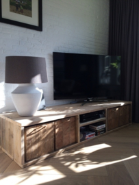 Tv meubel van oud steigerhout met open vakken