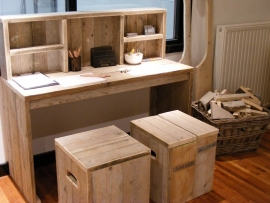 Bureau tafel van oud steigerhout met opzet kast