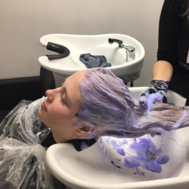 De Ultieme Gids: Zilvershampoo, Blauwe Shampoo, Groene Shampoo en kleurenmaskers – Welke Heb Jij Nodig?