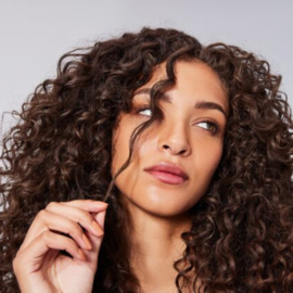 Waarom OLAPLEX perfect is voor krullend haar