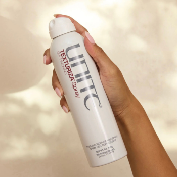 unite TEXTURIZA Spray aanbrengen in het haar