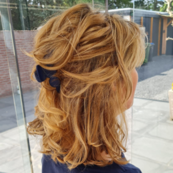inspiratie half opgestoken met haarklem