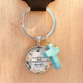 Ronde sleutelhanger met kruisje 'Fearfully and wonderfully made'