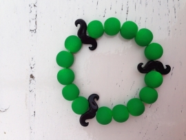 Neon groene armband met zwarte snorren