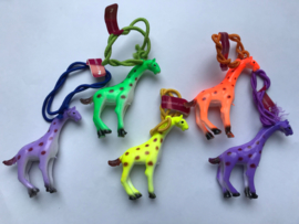 Haarelastiek paarse giraf met blauw elastiek
