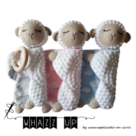WHAZZ UP haakpakket knuffeldoekje schaap blauw, roze of grijs