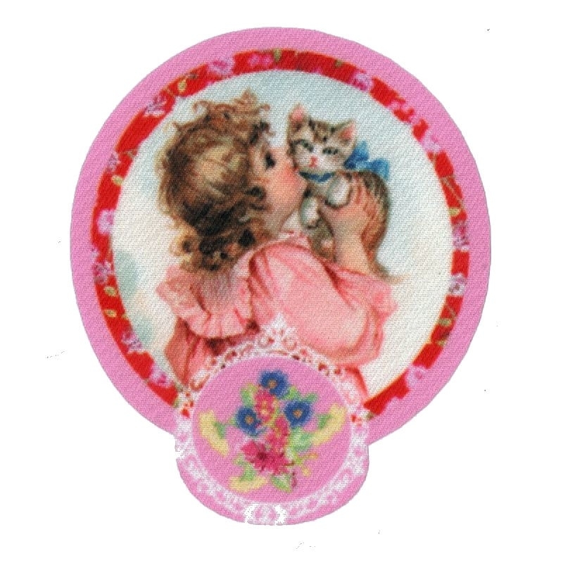 strijkapplicatie vintage meisje met poesje in roze frame 