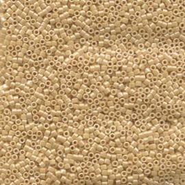 DBS0205 Miyuki Delica 15/0 Ceylon Beige, per 2 of 5 gram, vanaf