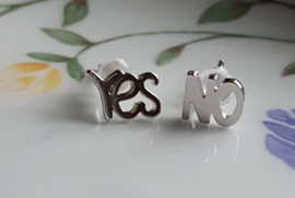 Oorbellen studs 'YES' 'NO', per paar