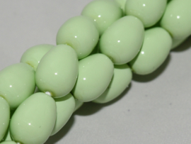 Czech Drops 8x11mm Light Spring Green