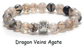 Armband met Dragon Veins Agate kralen en een pootjeskraal, per stuk