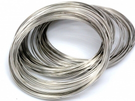 Memory wire zilverkleurig  5.5cm 0.5mm dik voor een armband 25 gram 50 cirkels