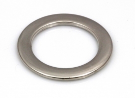 Ring zilverkleurig 34mm doorsnee met gat over de lengte per 4 stuks