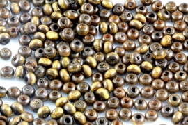 Houten kraaltjes bruin klein 3x4mm gat 1.8mm per zak 25 gram ongeveer 750 stuks