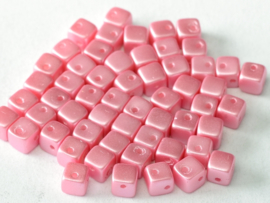 Crisscross Cubes Alabaster Pastel Pink, per 30 stuks