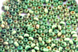 Houten kraaltjes olive green klein 3x4mm gat 1.8mm per zak 25 gram ongeveer 750 stuks
